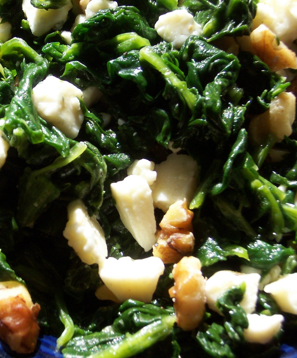 Spinach With Blue Cheese and Walnuts recipe